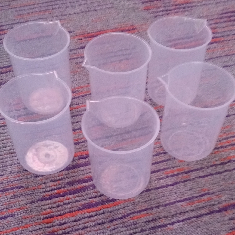 Set of 6 Clear Plastic Measuring Cups - Translucent
